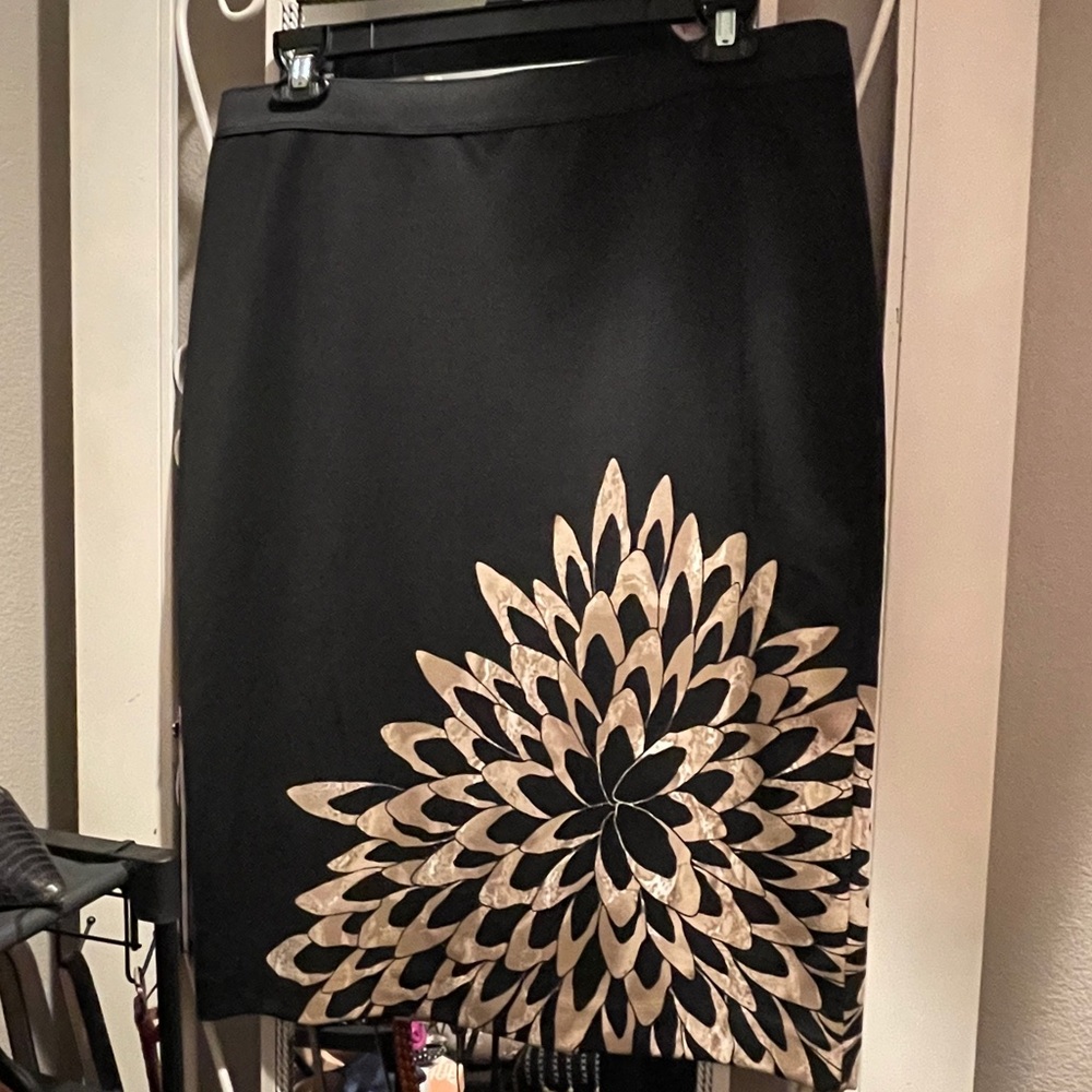 NWOT Black skirt with taupe flower